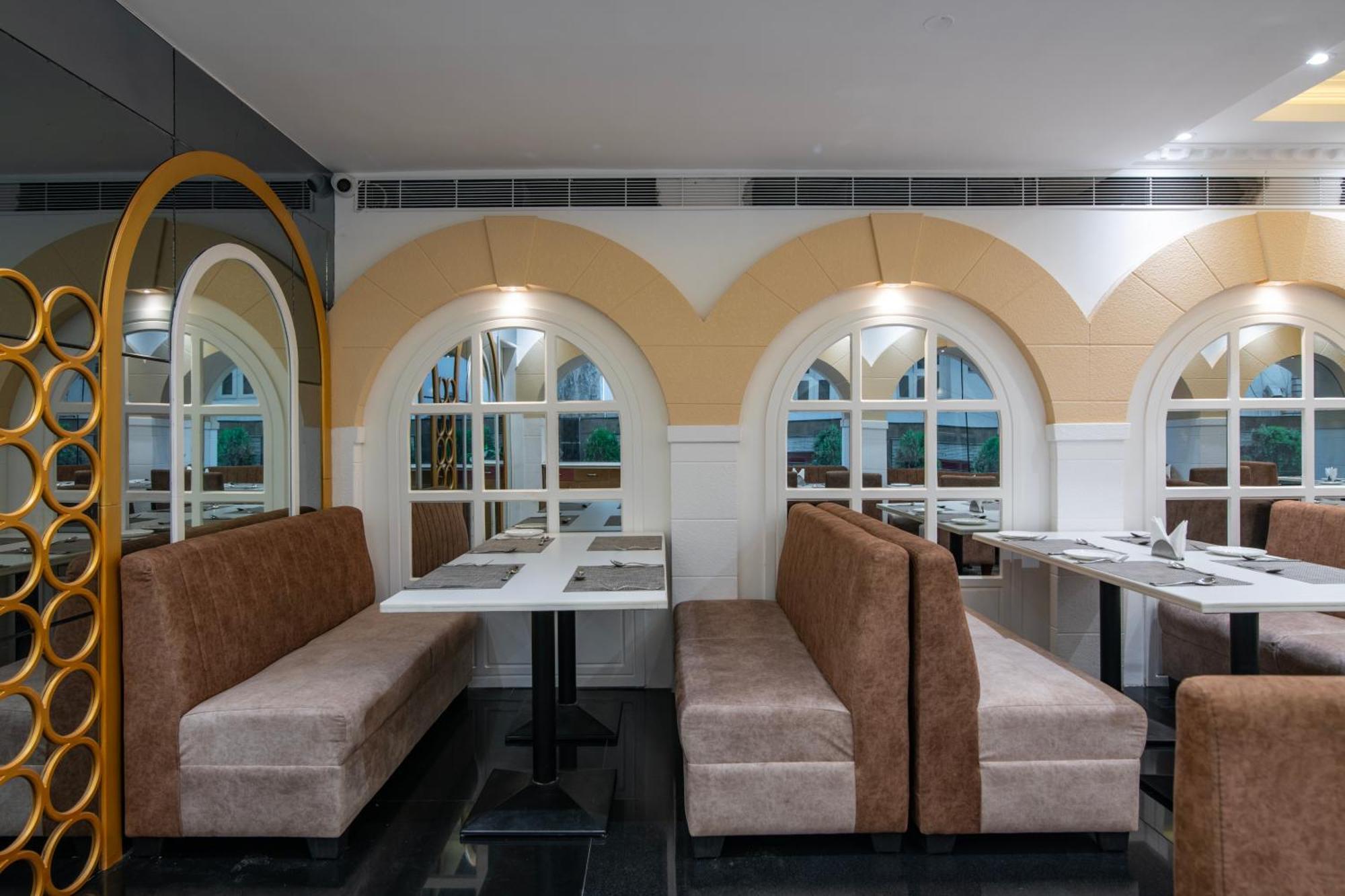 Hyde Park Hotel Bangalore Eksteriør bilde