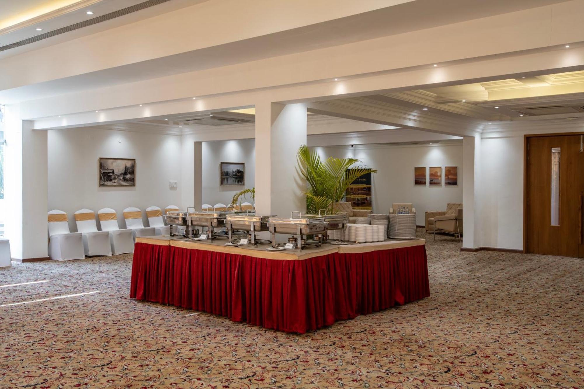 Hyde Park Hotel Bangalore Eksteriør bilde