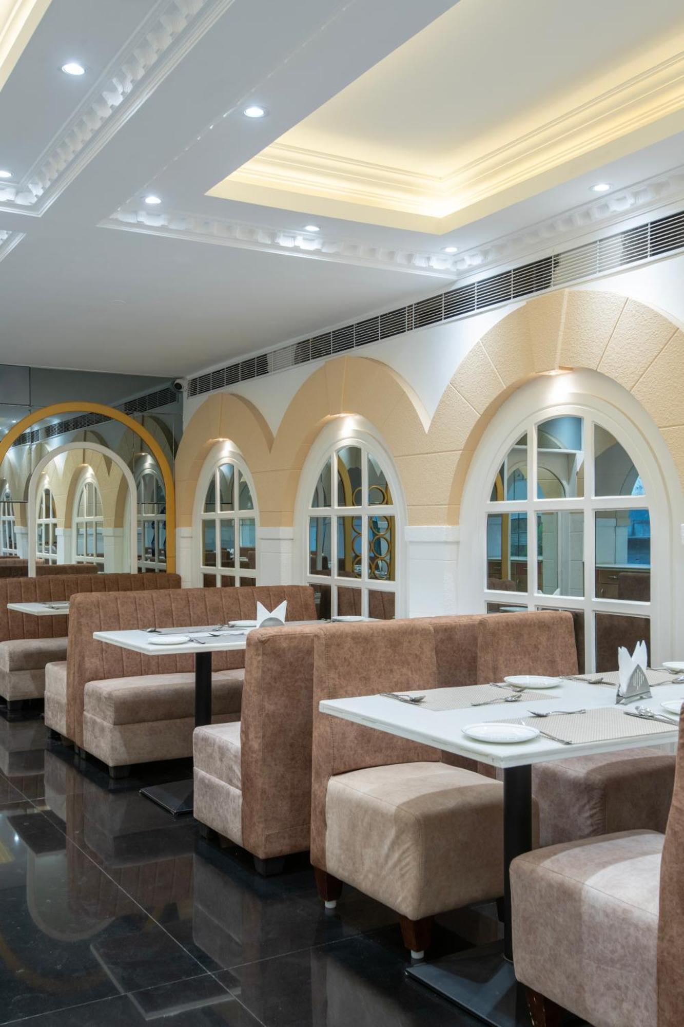 Hyde Park Hotel Bangalore Eksteriør bilde