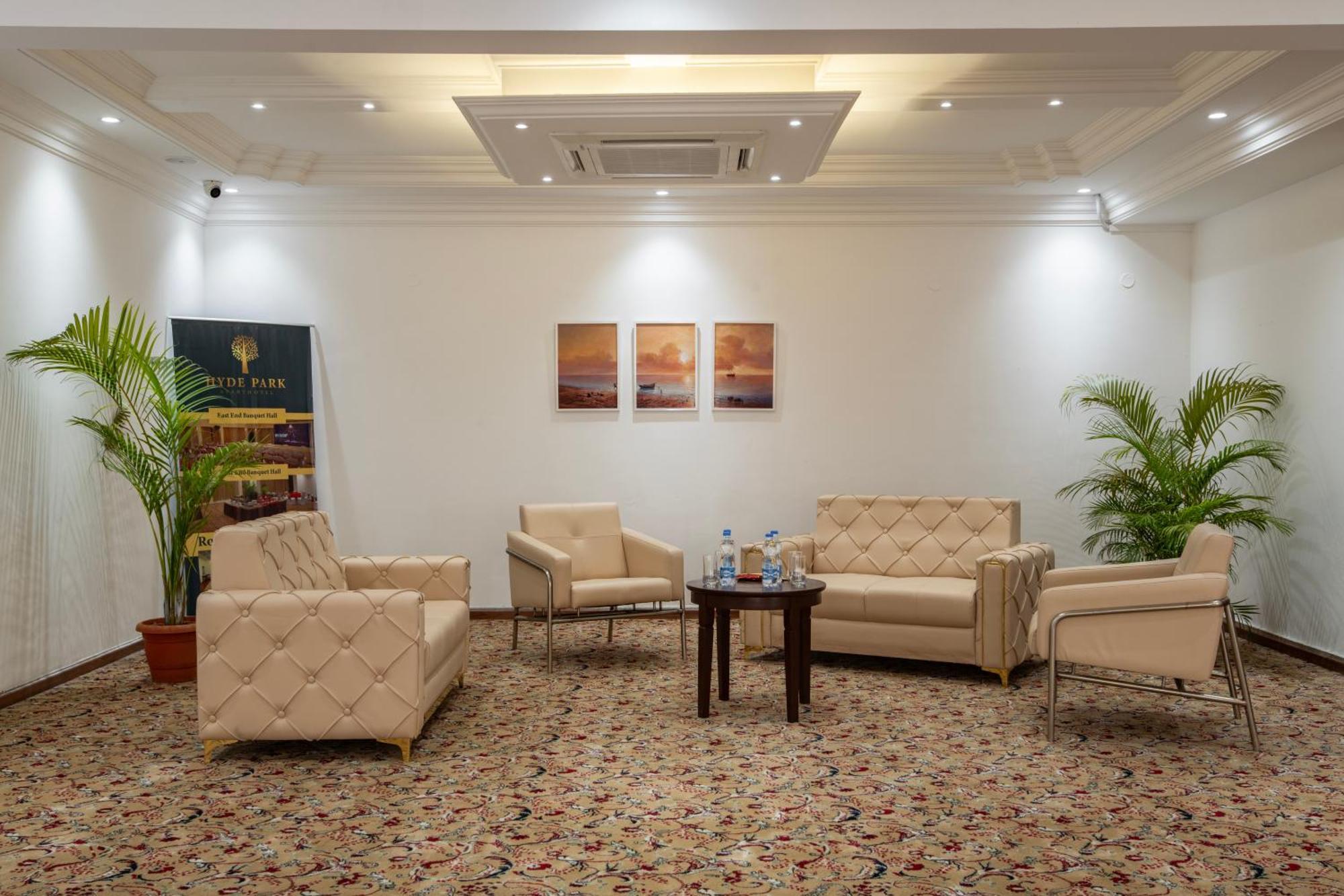 Hyde Park Hotel Bangalore Eksteriør bilde