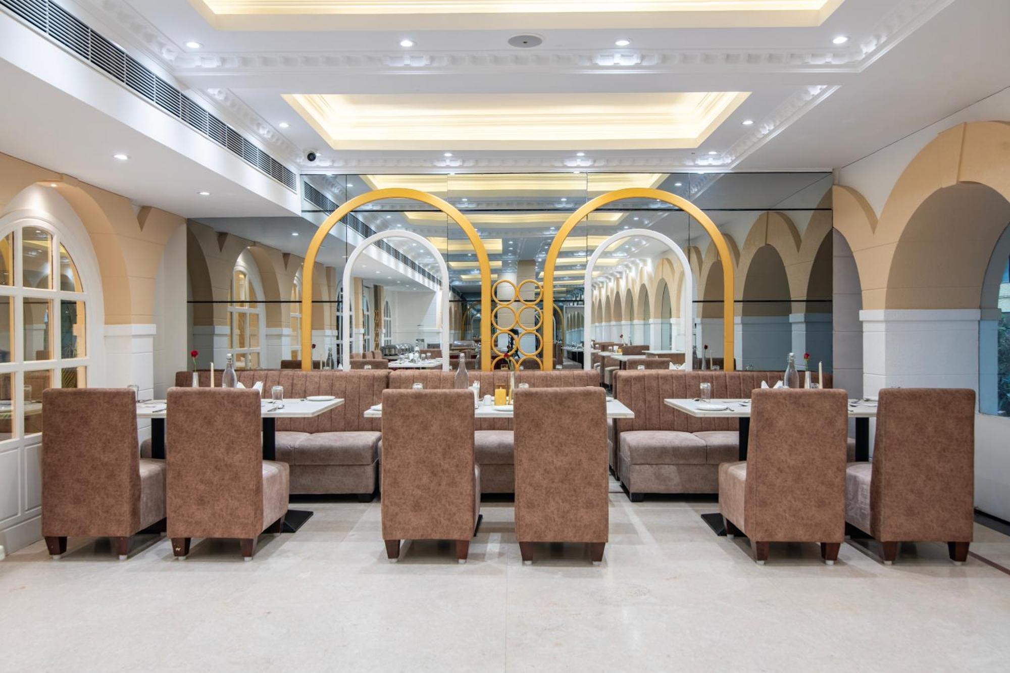 Hyde Park Hotel Bangalore Eksteriør bilde