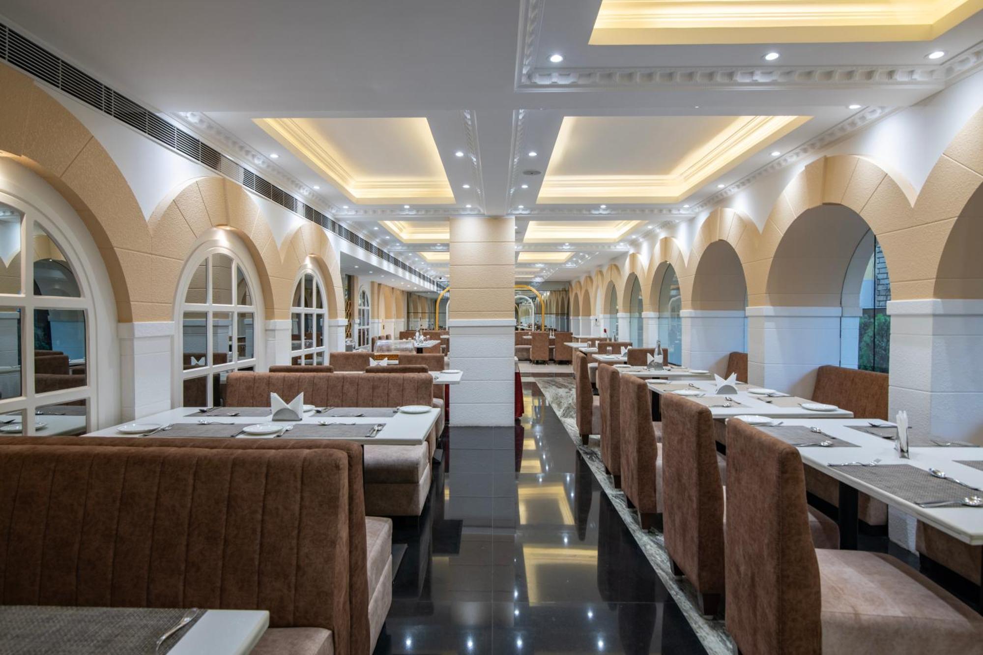 Hyde Park Hotel Bangalore Eksteriør bilde