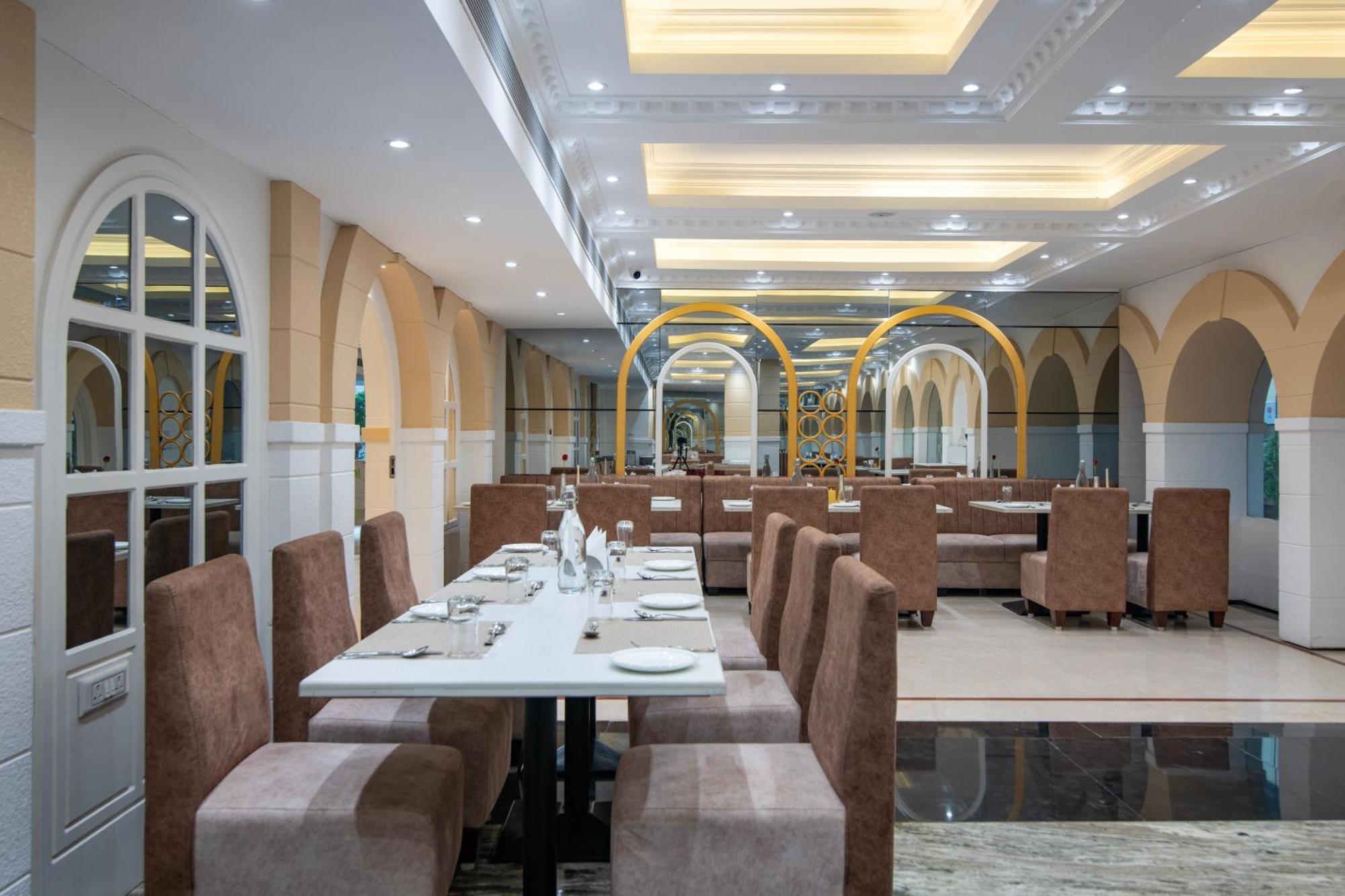 Hyde Park Hotel Bangalore Eksteriør bilde