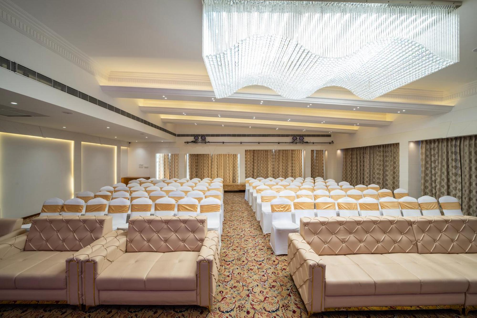 Hyde Park Hotel Bangalore Eksteriør bilde