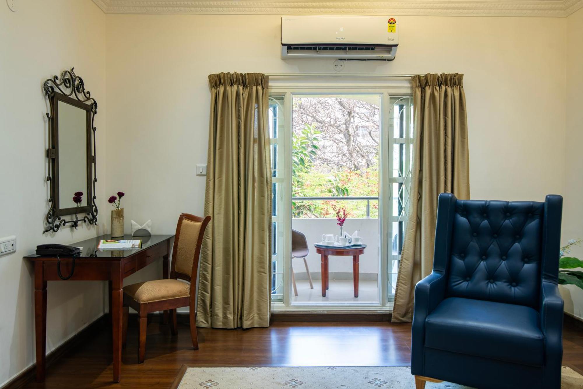 Hyde Park Hotel Bangalore Eksteriør bilde
