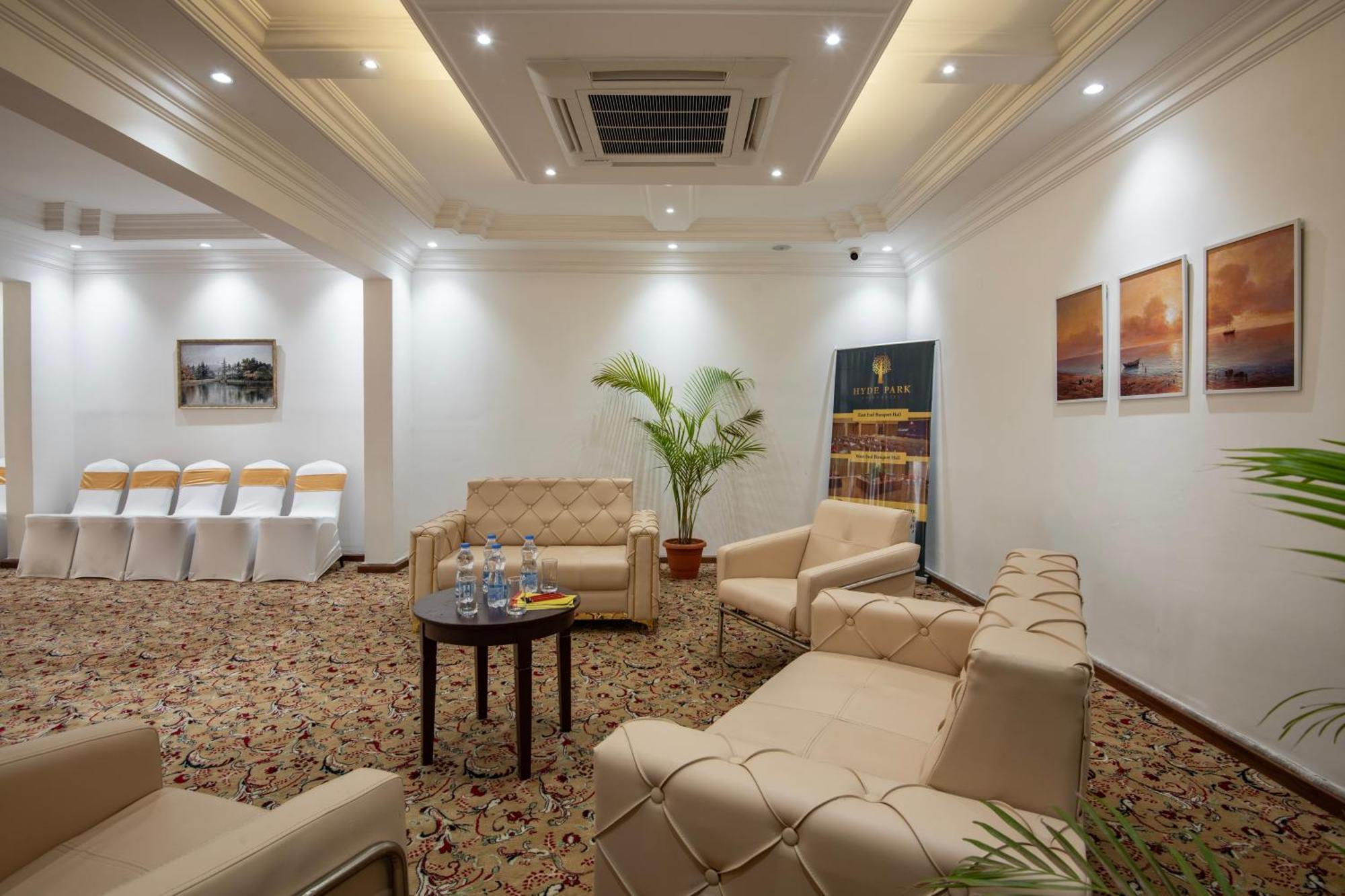 Hyde Park Hotel Bangalore Eksteriør bilde