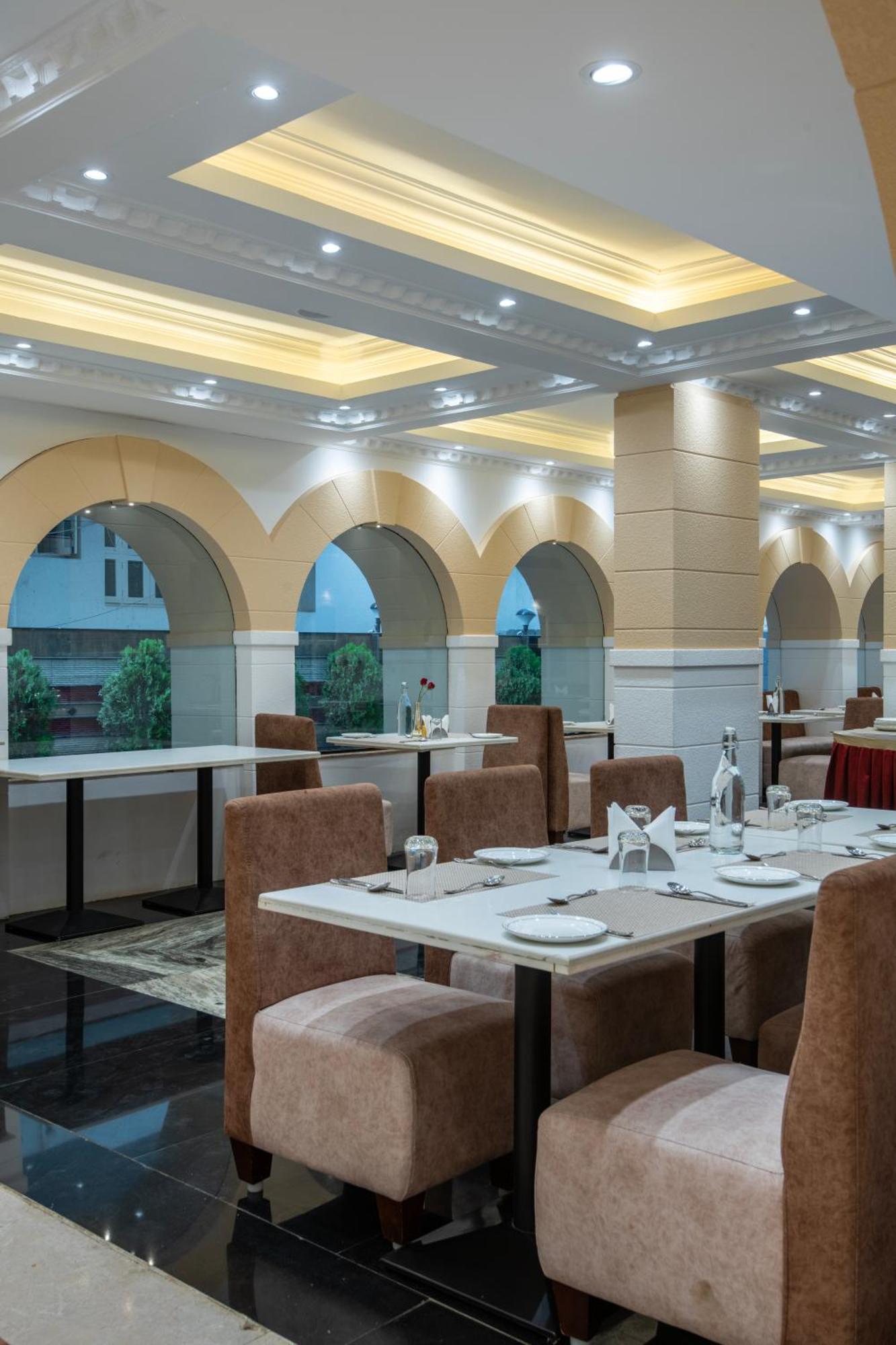 Hyde Park Hotel Bangalore Eksteriør bilde