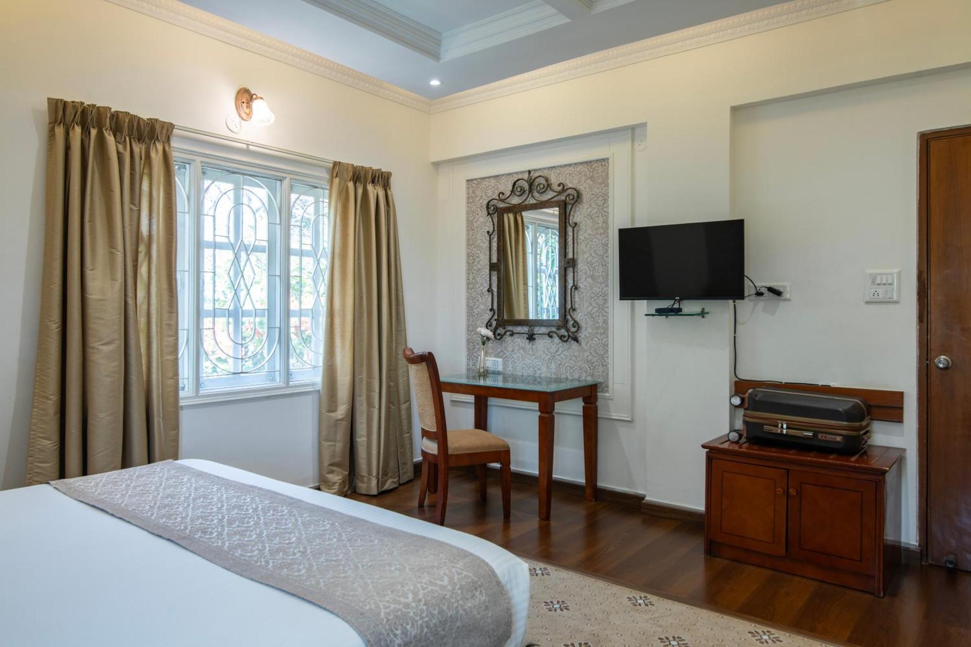 Hyde Park Hotel Bangalore Eksteriør bilde